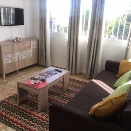 Avenida V Centenario Apartment *